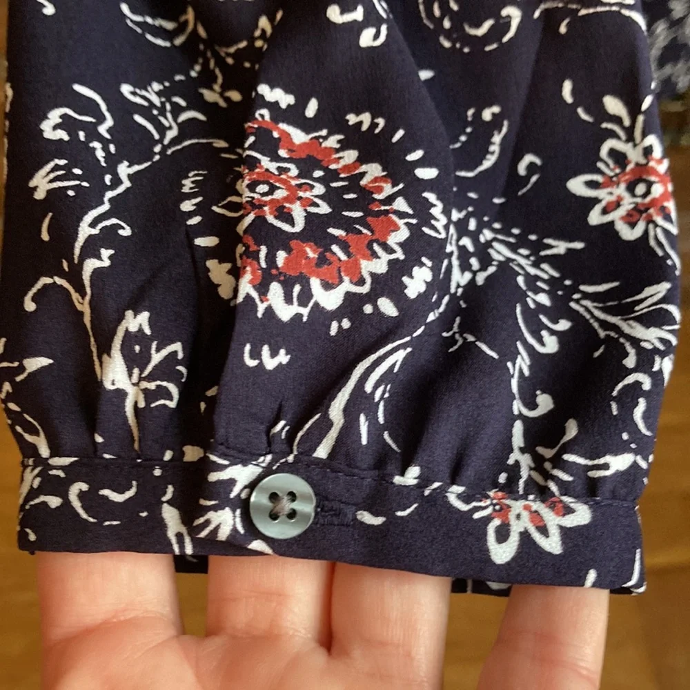 Ann Taylor Blouse Size M - Picture 4 of 9